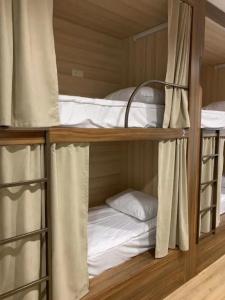 Loft Host Hostel - 16