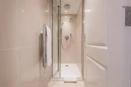 Queensgate Court - 329