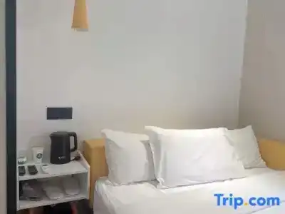 100 Inn (Shanghai Zhenping Road Subway Station) - 27
