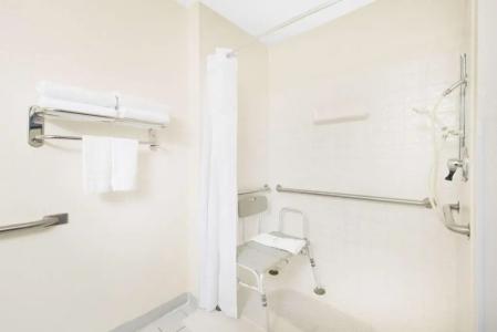 Days Inn & Suites by Wyndham Fargo 19th Ave/Airport Dome - 21