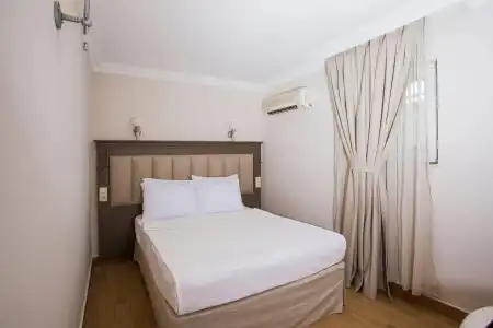 Moonshine & Suites - 5