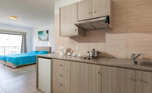 Penelope Beach Apts - 37