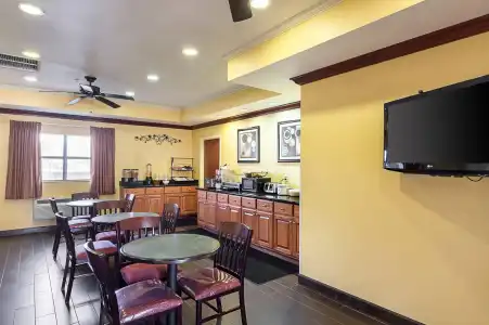 Econo Lodge Inn & Suites Little Rock SW - 21