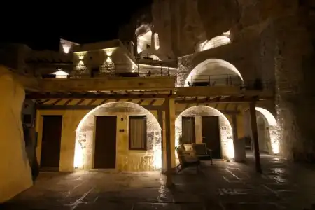 1811 Cave - 10