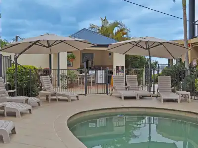 Beachside Holiday Apartments - 9