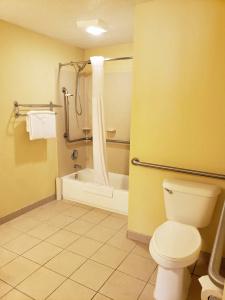 Quality Inn & Suites Vancouver - Hazel Dell - 9