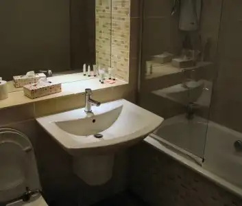 Regis Guest House - 8