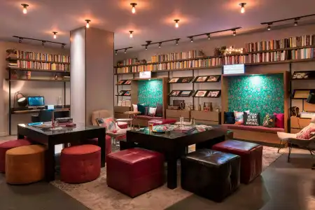 Moxy Chicago Downtown - 32