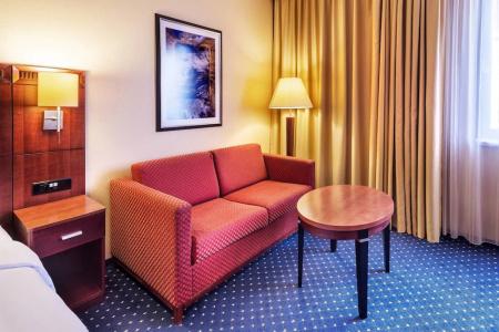 Courtyard by Marriott Prague City - 40