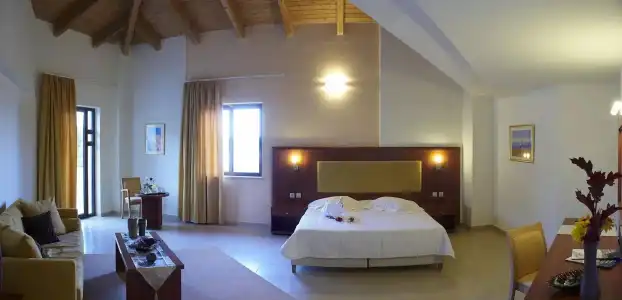 Parnis Palace Suites - 3