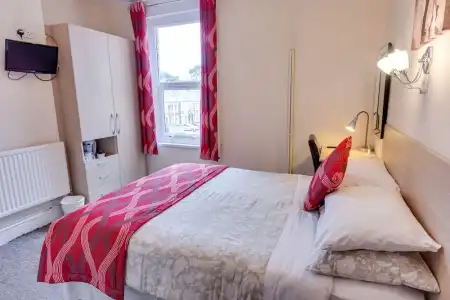 Sportsview Guest House - 25