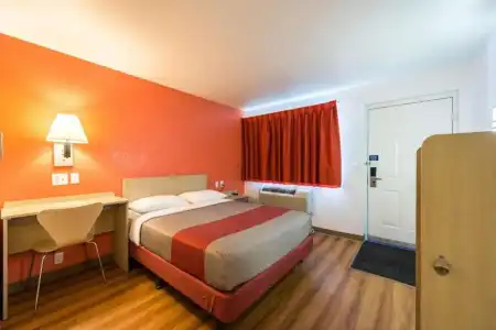 Motel 6 Reno - Virginia Plumb - 5