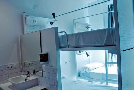 Feel Hostels Soho Malaga - 55