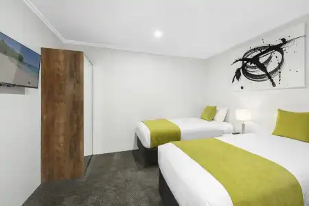 Palm Court Motor Inn - 84