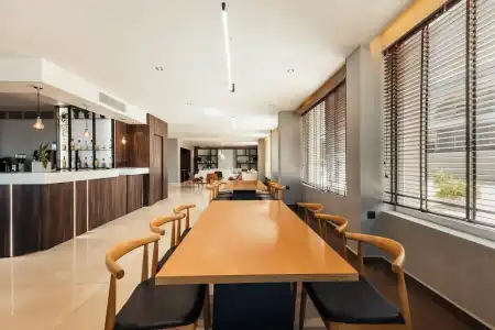 Alexandra Beach Resort & Spa - 11