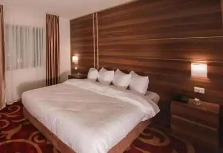 Park Plaza - 18