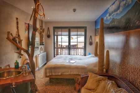 Road Stop Neandertal - 2