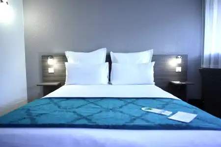 Sure by Best Western Biarritz Aeroport - 4