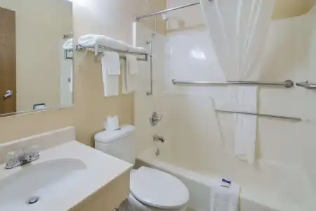 Americas Best Value Inn Fargo - 30