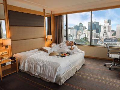 Renaissance Riverside Saigon - 2