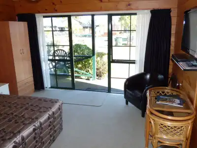 Cedarwood Lakeside Motel & Conference Venue - 5