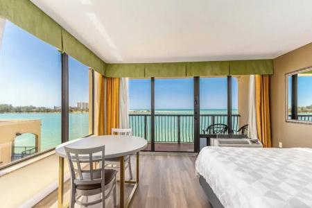 Holiday Inn & Suites Clearwater Beach by IHG - 55