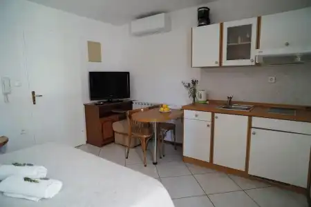 Apartments and Rooms Degra - 101