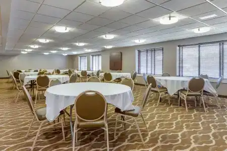 Comfort Inn Lansing West - 15