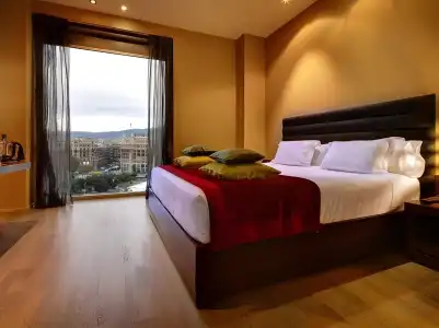 Olivia Plaza - 7