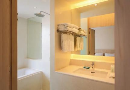 Balcony Seaside Sriracha & Serviced Apartments (SHA Extra Plus) - 284