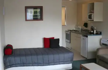 Bavarian Motel - 41