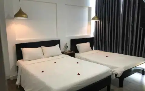 Hue Four Seasons - 18