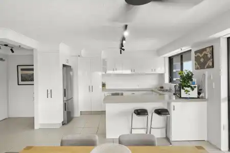 Gemini Court Holiday Apartments - 244