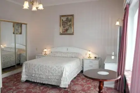 Motel Mayfair on Cavell - 116