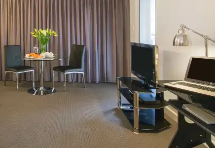 The Peninsula Riverside Serviced Apartments - 27