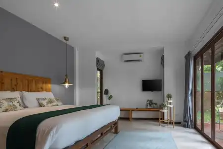 Baan Khao Hua Jook - 100