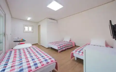 KW Hongdae Line Hostel - 37