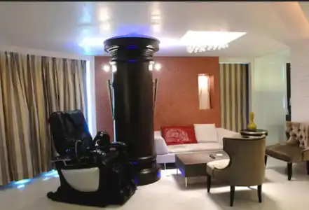 Peninsula Grand - 63