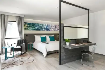 Cross Vibe Bangkok Sukhumvit - 7