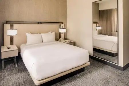 DoubleTree by Hilton & Suites Jersey City - 48