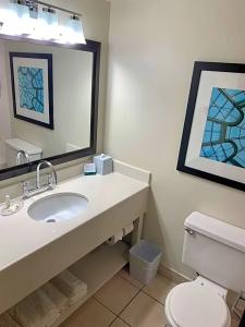 Mainstay Suites Lexington - 25