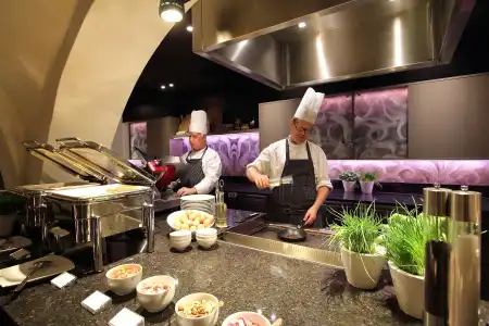Golden Tulip Central - 11