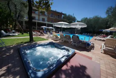 Alpi & Residence - 8