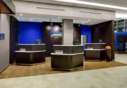 Courtyard by Marriott Atlanta Buckhead - 11