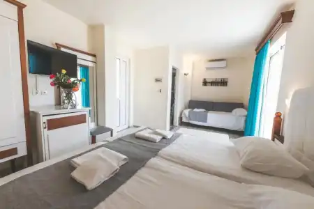 Chrispy Waterpark Resort - 103