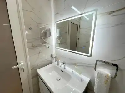 Arial Penthouse Suites - 280