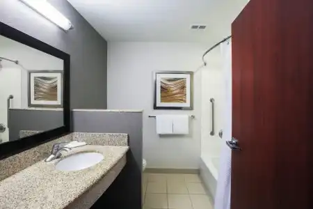 Courtyard Tulsa Woodland Hills - 27