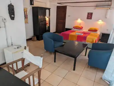 Q-Bar & Guest House - 1