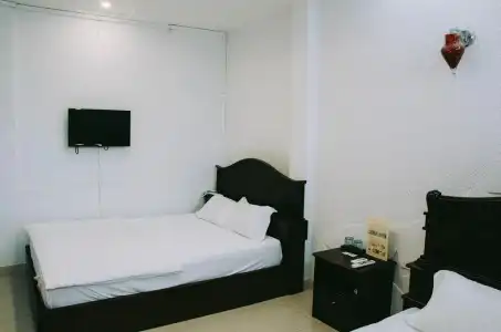 Hong Tam - 2