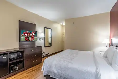 Red Roof Inn PLUS+ Phoenix West - 29